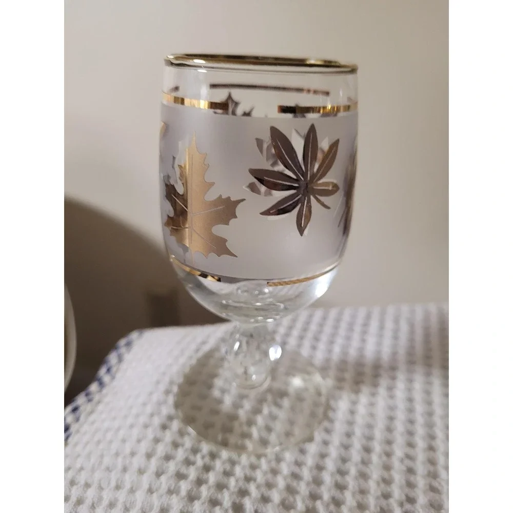 Vintage Frosted Gold Leaf Set of 16 Wine Glasses Old‎ World Barware Glam